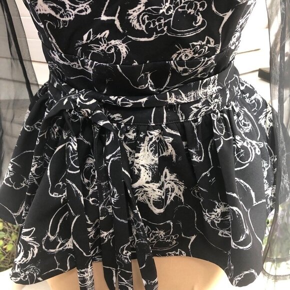 Disney NYC Cheshire Cat Blouse Black White Medium - Picture 7 of 11